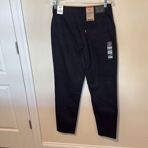 Levi’s Women’s High-Waisted Mom Black Colored Jeans / Size 29X30 / Brand NWT